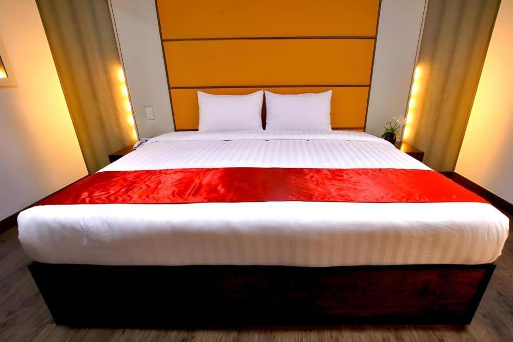 Horizon Hotel Olongapo Buitenkant foto