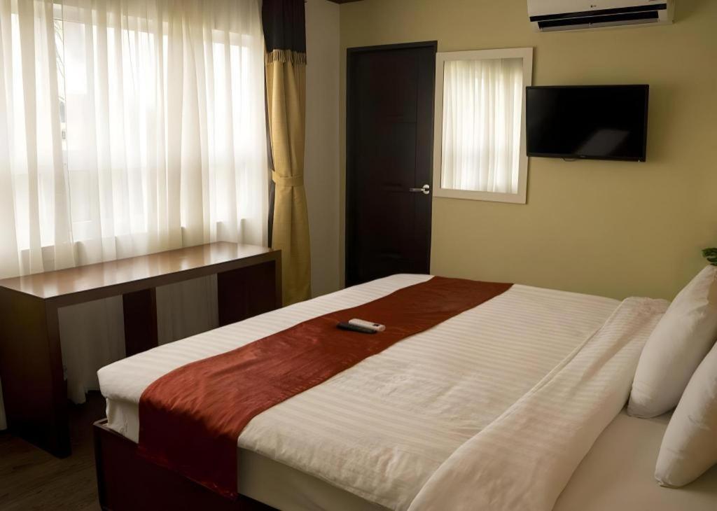 Horizon Hotel Olongapo Buitenkant foto